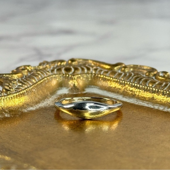 Silver Ring - Picture 1 of 3